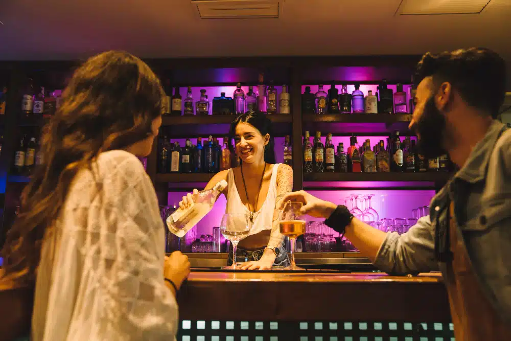 La-Revolución-Digital-en-la-Noche-La-Esencialidad-de-Sitios-Web-Actualizados-para-Bares-y-Clubes