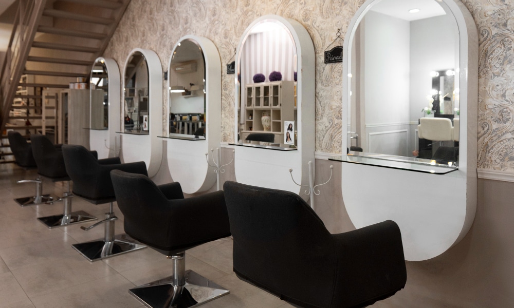 ¡Brilla-Online!-La-Web-y-Tu-Salón-de-Belleza-La-Clave-para-Deslumbrar-en-el-Mundo-Digital