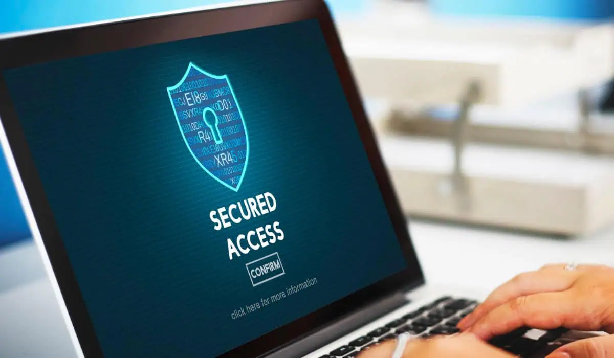 No actualizar el software, permitiendo vulnerabilidades